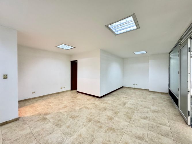 Oficina en arriendo en Torres Del Sol, Dosquebradas, 35 m² · foto 6 de 9