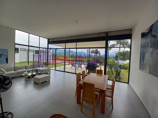 Casa de 3 alcobas en venta en El Rosario, Manizales, 320 m² · foto 2 de 19