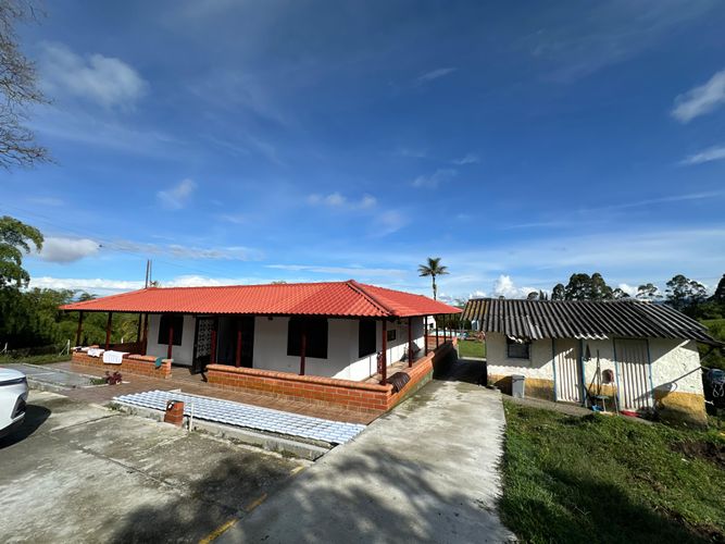 Finca en venta en Morelia, Pereira, 250 m² · foto 2 de 16
