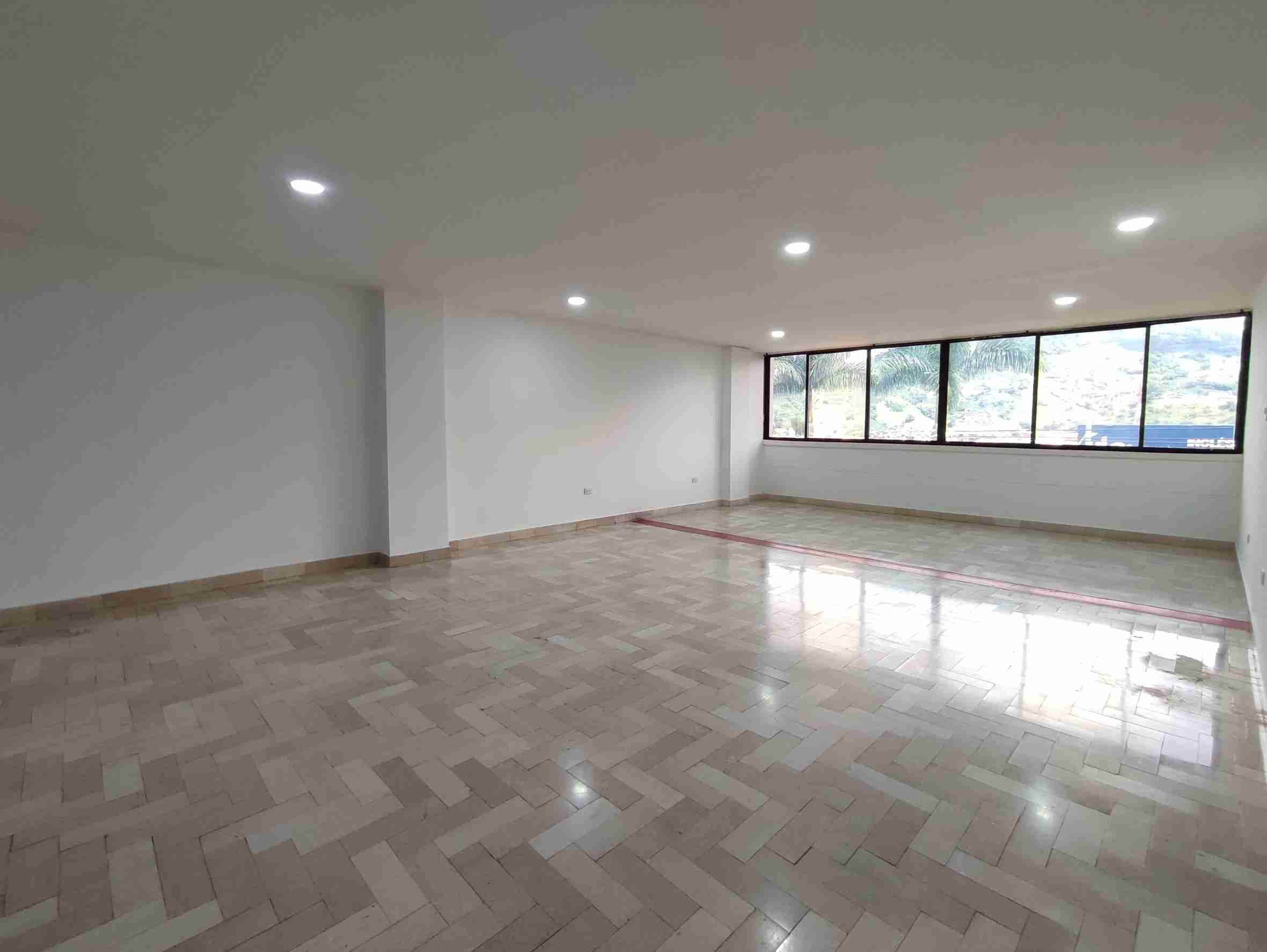 Apartamento en venta en Avenida 30 De Agosto, Pereira · foto 2 de 24