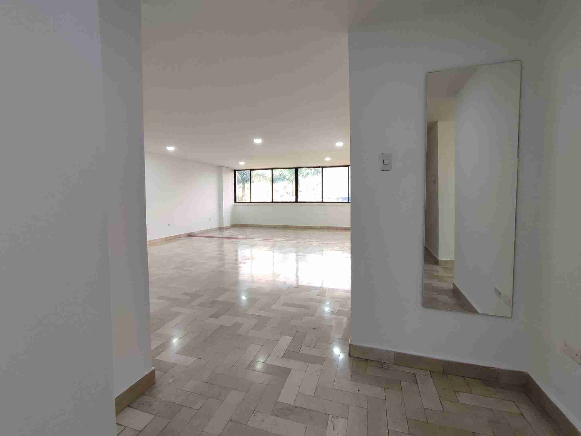 Apartamento en venta en Avenida 30 De Agosto, Pereira · foto 3 de 24