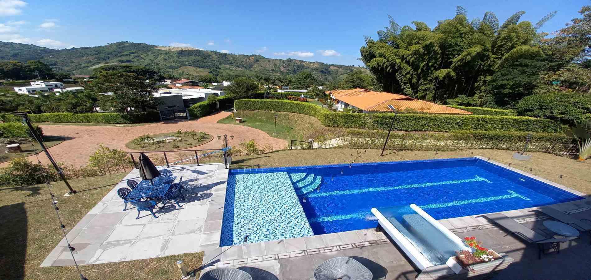 Casa en venta en El Campin, Manizales · foto 2 de 24