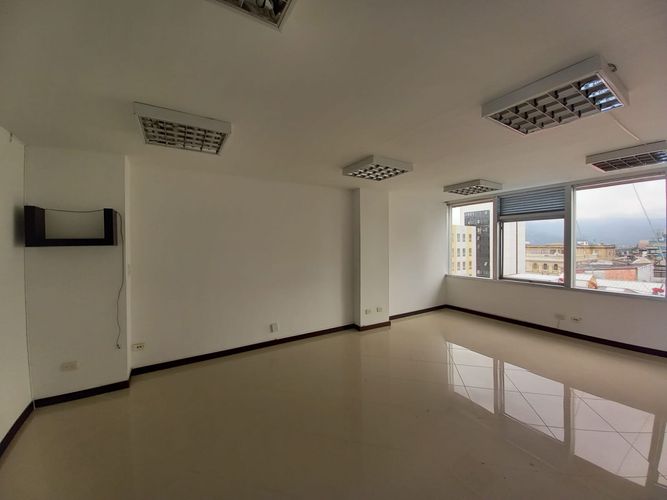 Oficina en arriendo en El Centro, Manizales, 22 m² · foto 2 de 11