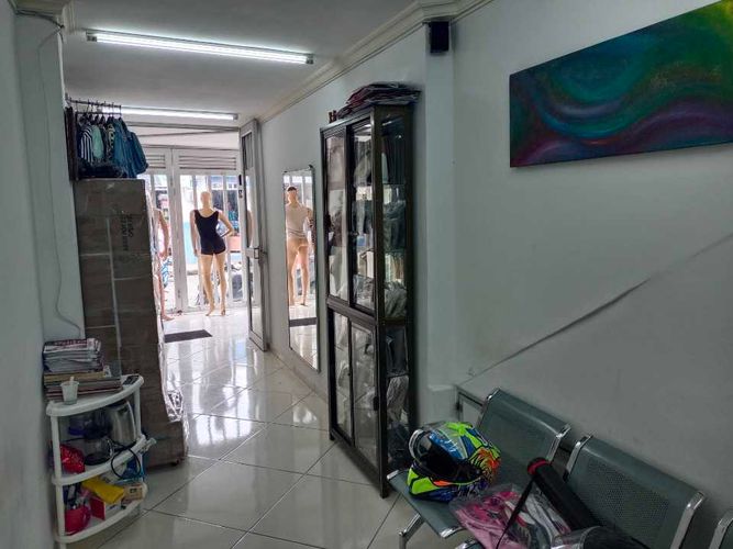 Edificio en venta en Sector Lago Uribe, Pereira, 200 m² · foto 2 de 24