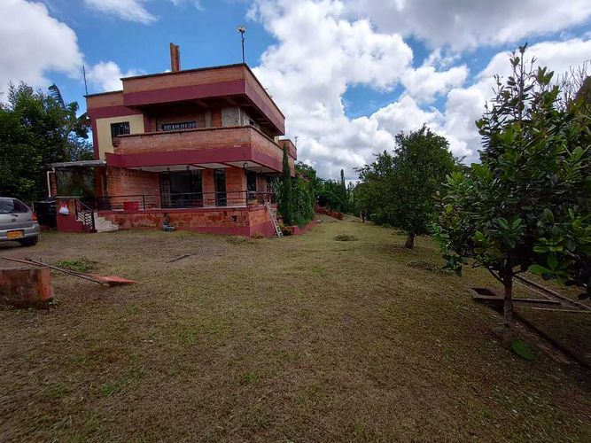 Finca en venta en Arabia, Pereira, 640 m² · foto 2 de 24