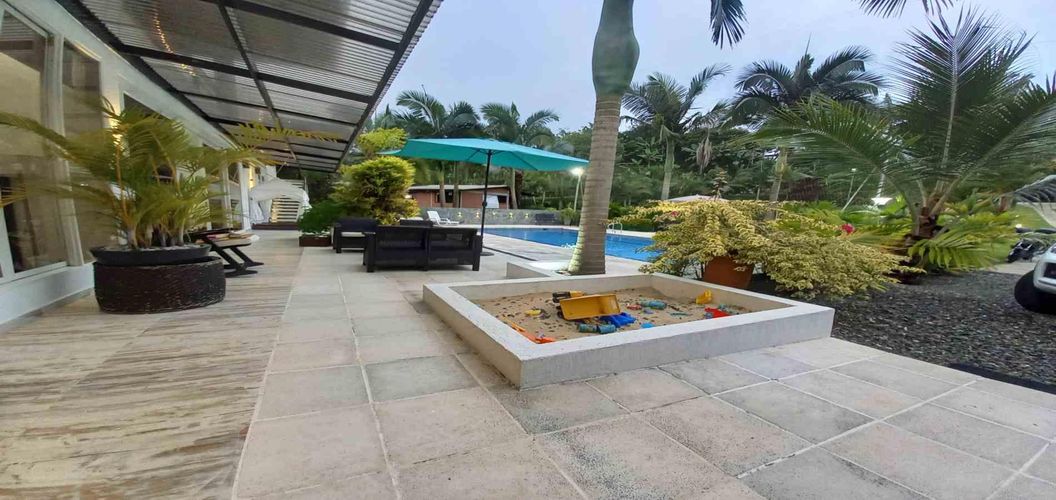 Finca en venta en El Centro, Manizales, 462 m² · foto 2 de 24