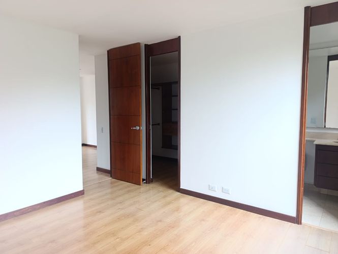 Apartamento de 2 alcobas en venta en El Poblado, Medellín, 106 m² · foto 9 de 18