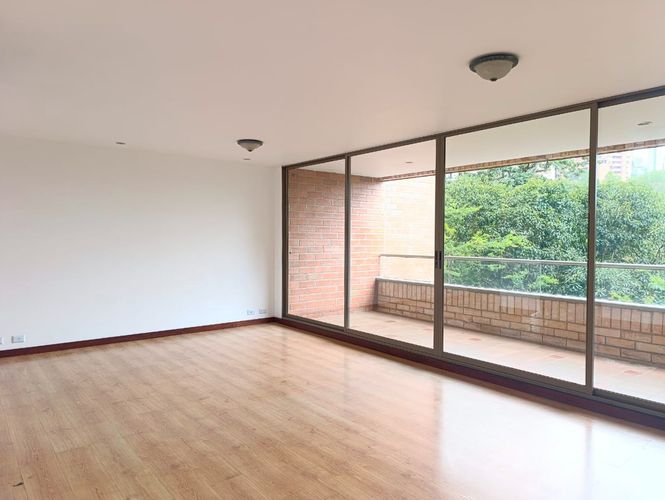 Apartamento de 2 alcobas en venta en El Poblado, Medellín, 106 m² · foto 2 de 18