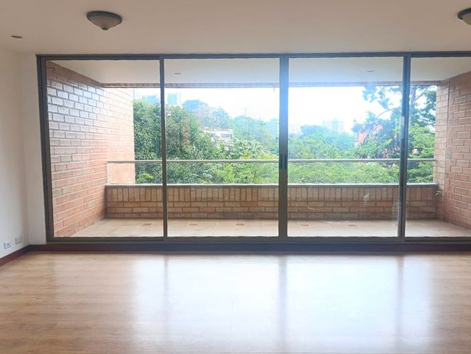 Apartamento de 2 alcobas en venta en El Poblado, Medellín, 106 m² · foto 3 de 18
