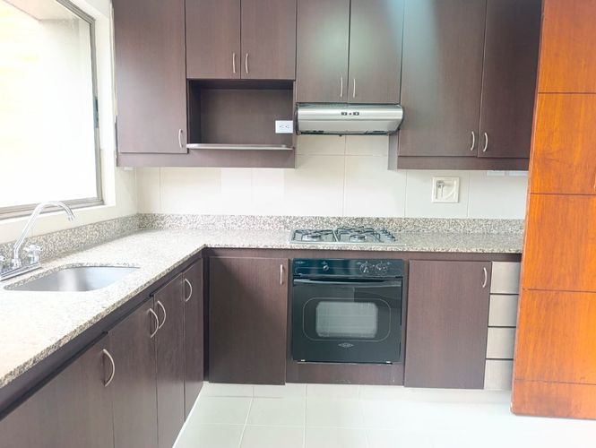 Apartamento de 2 alcobas en venta en El Poblado, Medellín, 106 m² · foto 6 de 18
