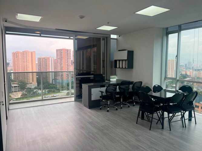 Oficina en arriendo en El Poblado, Medellín, 63 m² · foto 2 de 7