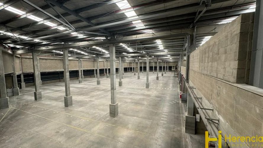 Bodega en arriendo en La Tablaza, La Estrella, 3530 m² · foto 2 de 9