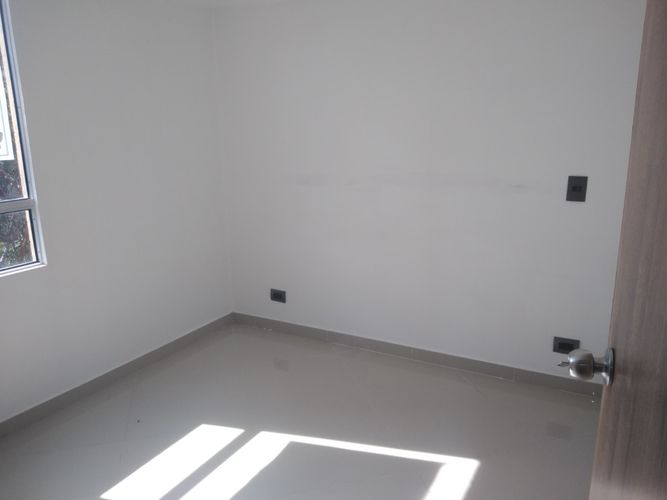Apartamento de 3 alcobas en venta en La Navarra, Bello, 64 m² · foto 5 de 14
