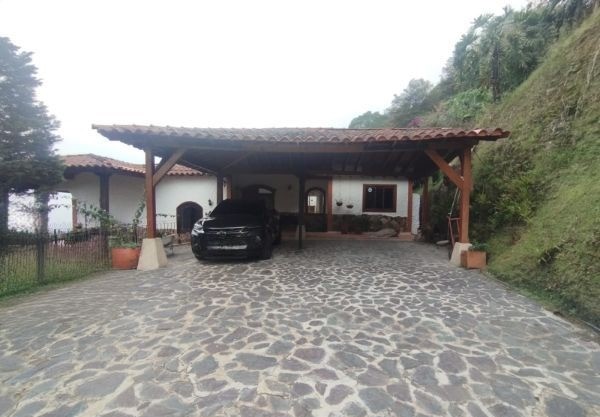 Casa en Arriendo en Loma del Escobero, Envigado