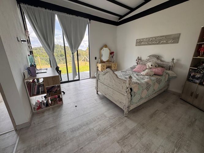 Casa de 3 alcobas en venta en Altos Del Escobero, Envigado, 1265 m² · foto 7 de 15