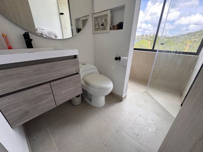 Casa de 3 alcobas en venta en Altos Del Escobero, Envigado, 1265 m² · foto 8 de 15