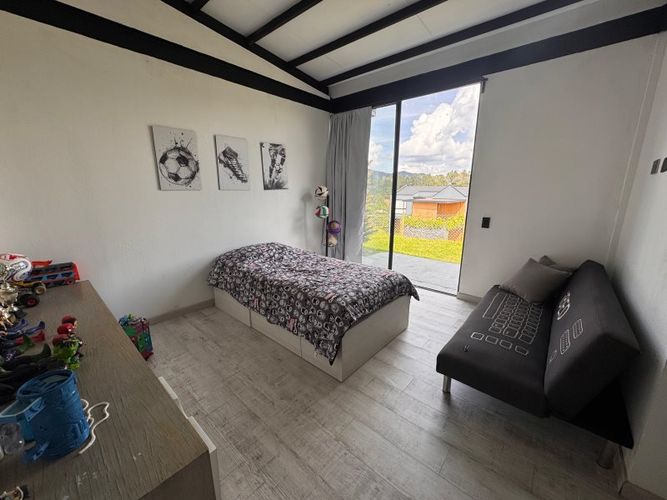 Casa de 3 alcobas en venta en Altos Del Escobero, Envigado, 1265 m² · foto 9 de 15