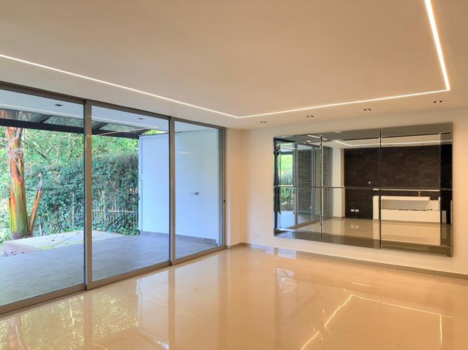 Casa de 3 alcobas en arriendo en Ginebra Casas, Envigado, 280 m² · foto 2 de 19