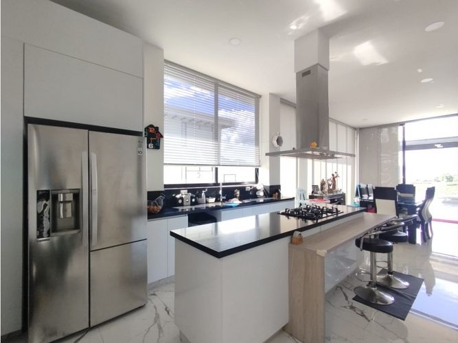 Casa de 4 alcobas en venta en Tribunas Corcega, Pereira, 340 m² · foto 2 de 24