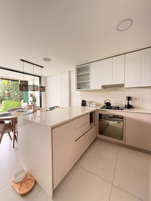 Casa de 3 alcobas en venta en Montessori, Envigado, 169 m² · foto 4 de 19