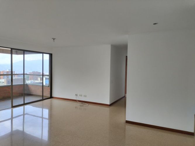 Apartamento de 3 alcobas en arriendo en El Poblado, Medellín, 143 m² · foto 2 de 18