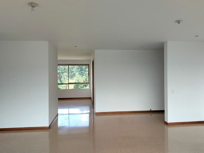 Apartamento de 3 alcobas en arriendo en El Poblado, Medellín, 143 m² · foto 3 de 18