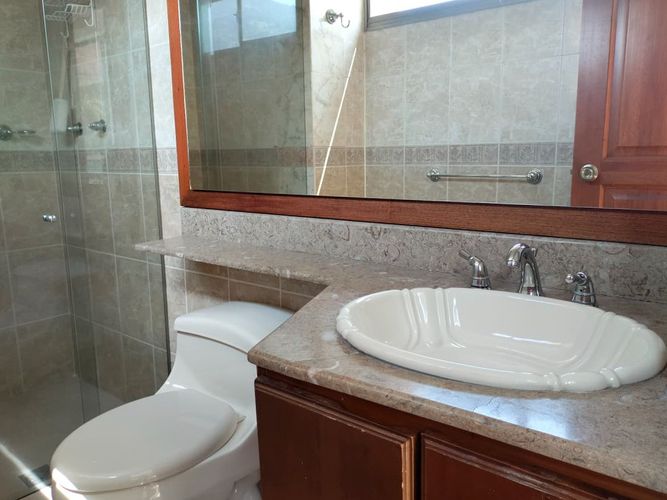 Apartamento de 3 alcobas en arriendo en El Poblado, Medellín, 143 m² · foto 16 de 18