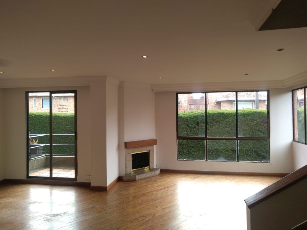 Casa en venta en Gratamira, Bogotá · foto 3 de 19