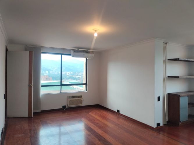 Apartamento de 2 alcobas en arriendo en El Poblado, Medellín, 183 m² · foto 10 de 17