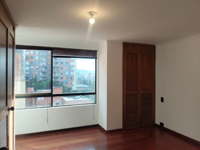 Apartamento de 2 alcobas en arriendo en El Poblado, Medellín, 183 m² · foto 12 de 17