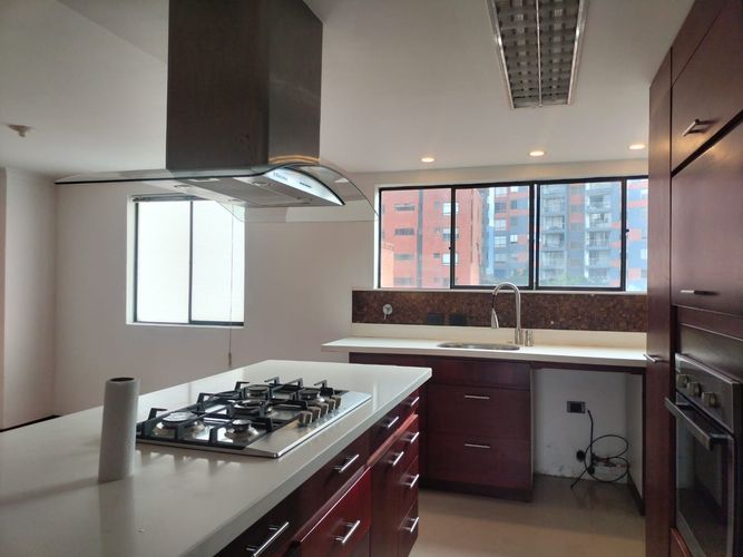 Apartamento de 2 alcobas en arriendo en El Poblado, Medellín, 183 m² · foto 6 de 17