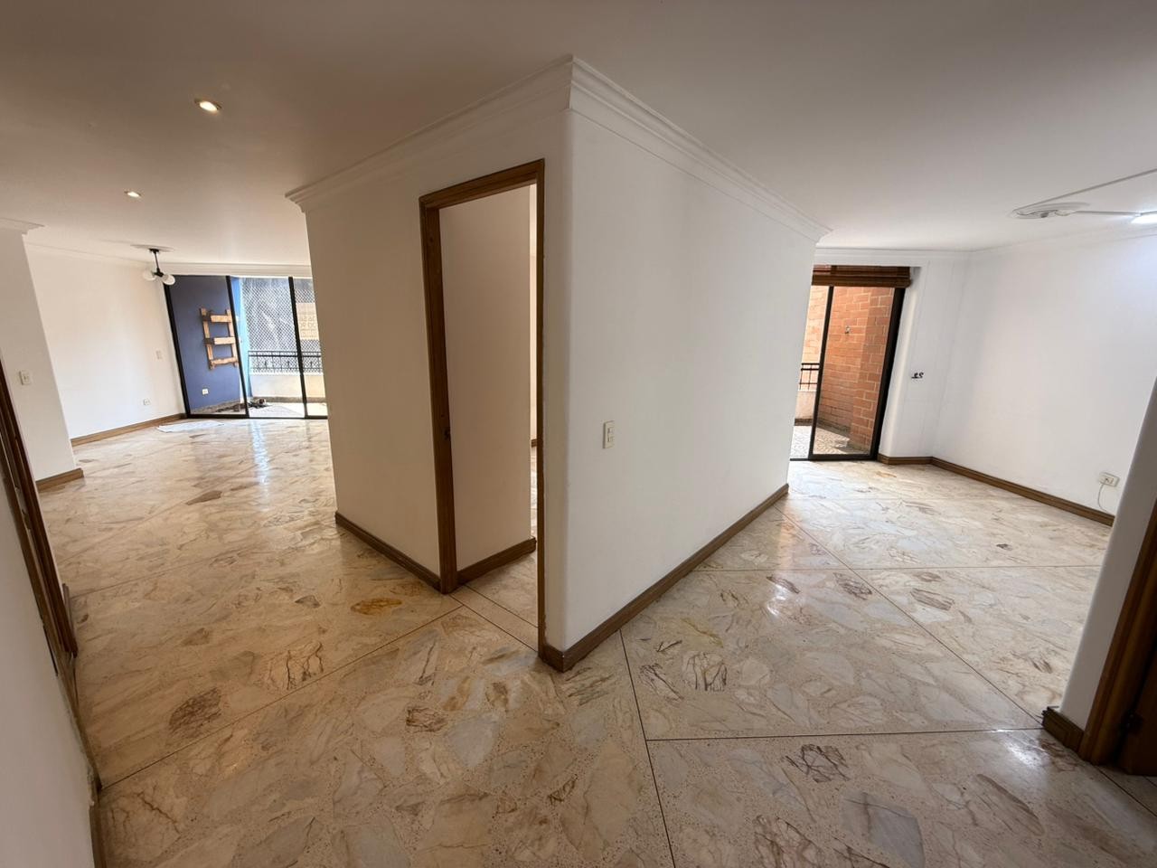 Apartamento en arriendo en Laureles, Medellín · foto 3 de 24