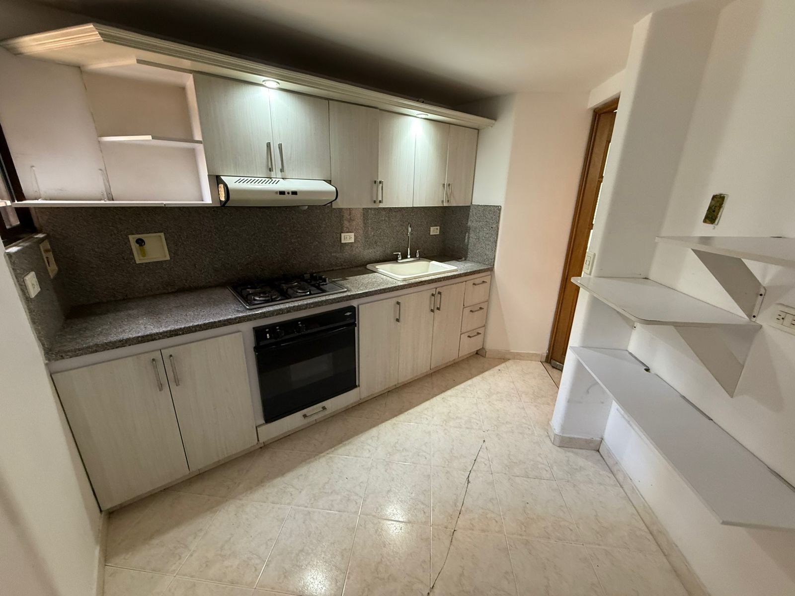 Apartamento en arriendo en Laureles, Medellín · foto 23 de 24