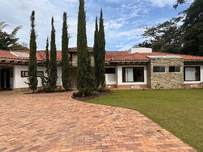 Casa de 4 alcobas en venta en Llano Grande, Rionegro · foto 4 de 24