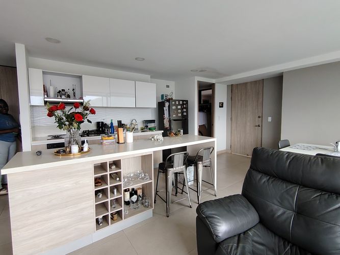 Apartamento de 2 alcobas en venta en Sector Cañaveralejo Guadalupe, Cali, 84 m² · foto 2 de 24
