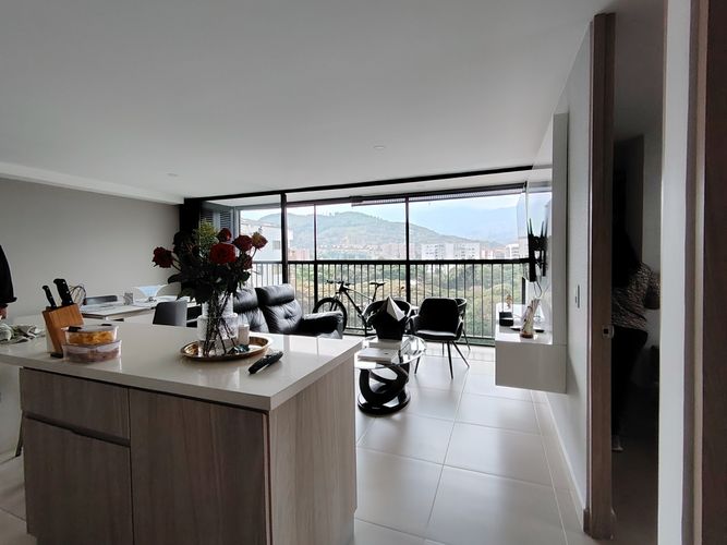 Apartamento de 2 alcobas en venta en Sector Cañaveralejo Guadalupe, Cali, 84 m² · foto 3 de 24