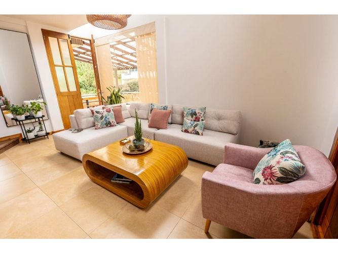 Casa de 4 alcobas en arriendo en La Candelaria, Envigado, 350 m² · foto 4 de 13