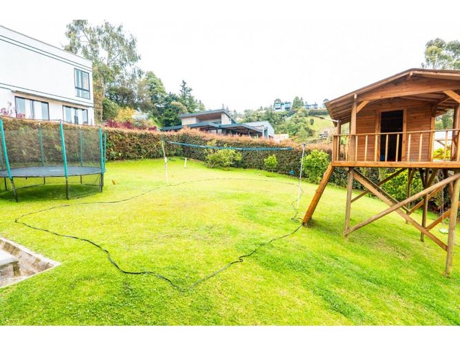 Casa de 4 alcobas en arriendo en La Candelaria, Envigado, 350 m² · foto 9 de 13
