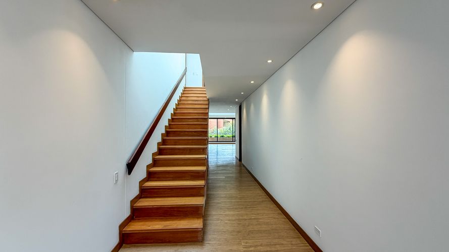 Apartamento de 3 alcobas en venta en Santa Barbara Alta, Bogotá, 286 m² · foto 2 de 22