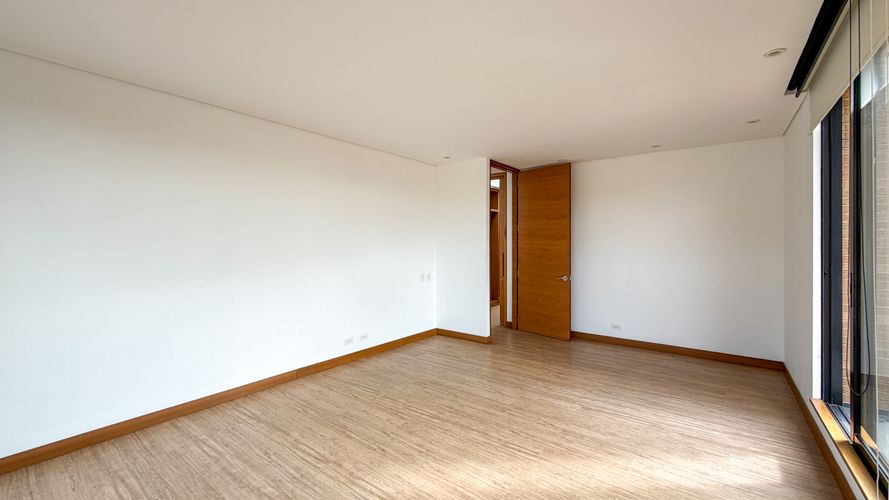Apartamento de 3 alcobas en venta en Santa Barbara Alta, Bogotá, 286 m² · foto 4 de 22