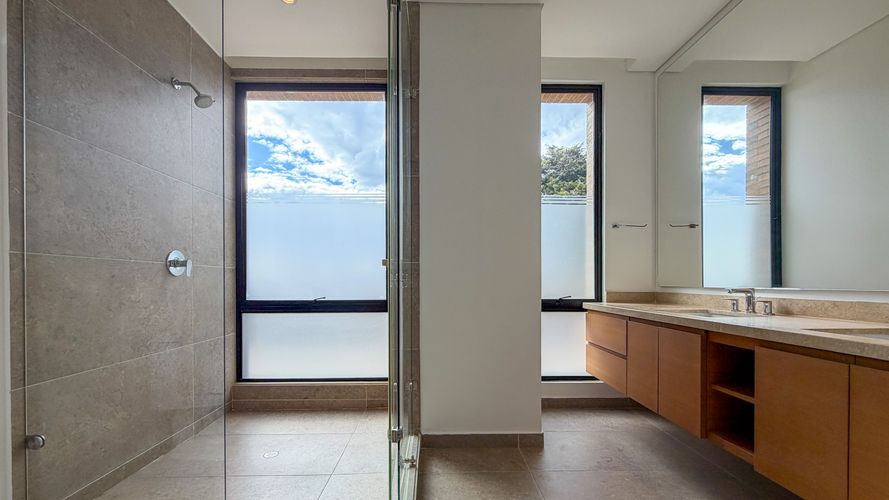 Apartamento de 3 alcobas en venta en Santa Barbara Alta, Bogotá, 286 m² · foto 7 de 22