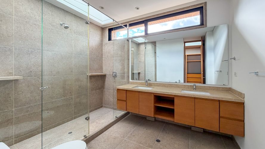 Apartamento de 3 alcobas en venta en Santa Barbara Alta, Bogotá, 286 m² · foto 9 de 22