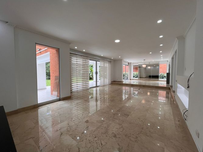 Casa de 4 alcobas en arriendo en El Poblado, Medellín, 600 m² · foto 12 de 20