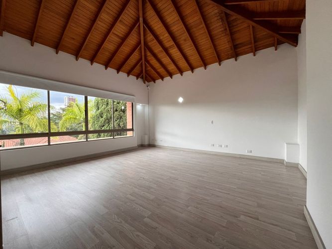 Casa de 4 alcobas en arriendo en El Poblado, Medellín, 600 m² · foto 13 de 20