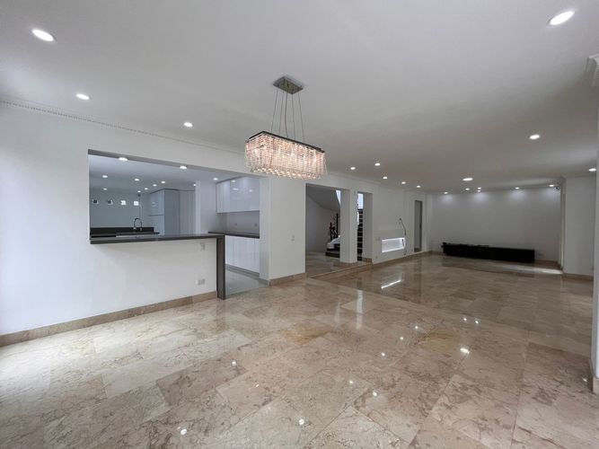 Casa de 4 alcobas en arriendo en El Poblado, Medellín, 600 m² · foto 5 de 20