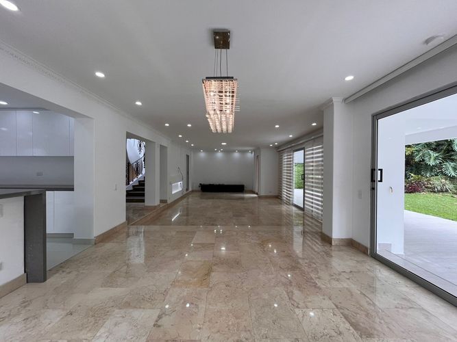 Casa de 4 alcobas en arriendo en El Poblado, Medellín, 600 m² · foto 2 de 20