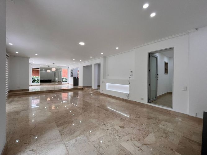 Casa de 4 alcobas en arriendo en El Poblado, Medellín, 600 m² · foto 11 de 20
