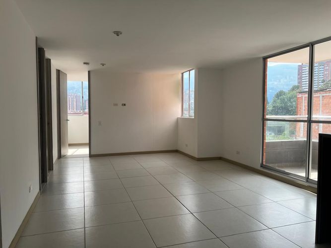 Apartamento de 2 alcobas en venta en Las Antillas, Envigado, 67 m² · foto 5 de 13