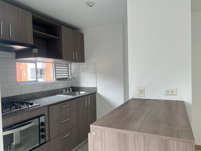 Apartamento de 2 alcobas en venta en Las Antillas, Envigado, 67 m² · foto 4 de 13