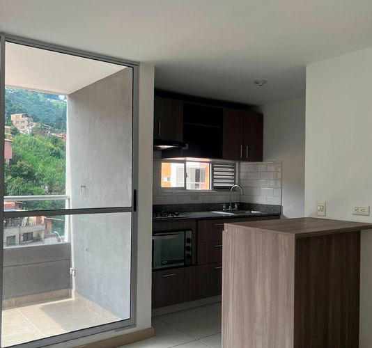 Apartamento de 2 alcobas en venta en Las Antillas, Envigado, 67 m² · foto 2 de 13